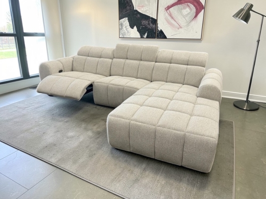 Megan salon décor.jpg