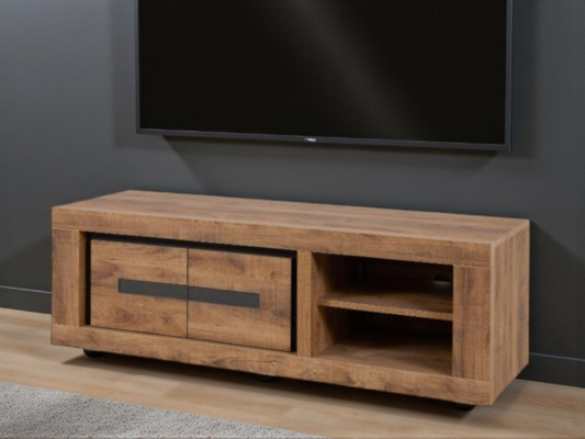 Scott TV décor.jpg